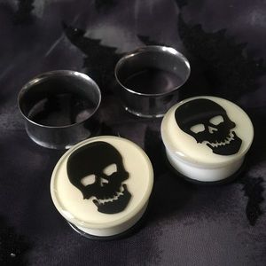 One Inch Plugs